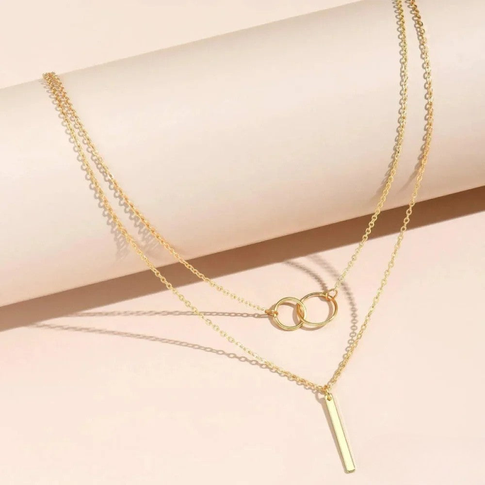 Collar retro dorado con colgante de doble aro