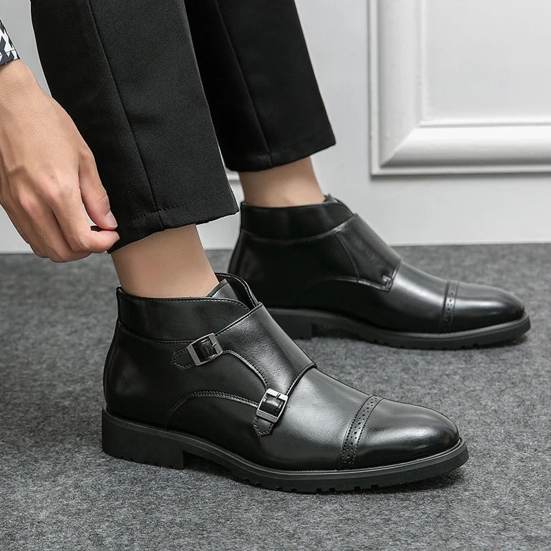 William™  | Botas de doble hebilla de cuero sintético