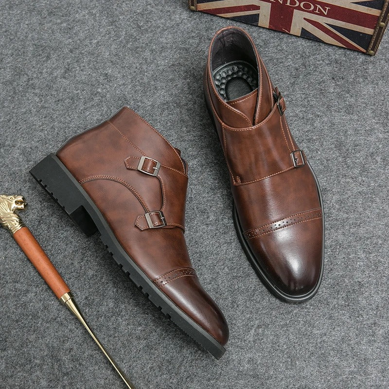 William™  | Botas de doble hebilla de cuero sintético