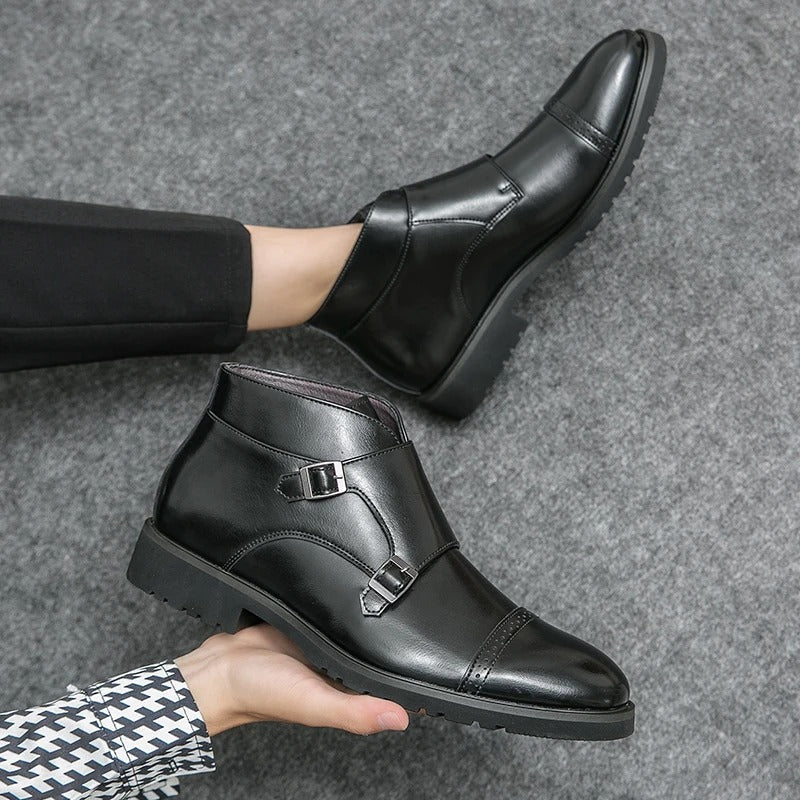 William™  | Botas de doble hebilla de cuero sintético